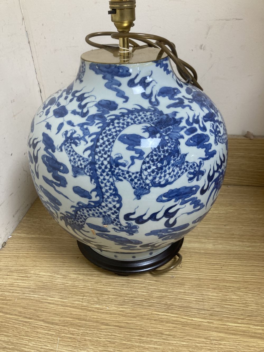 A Chinese blue and white lamp, 33cm excl. light fitting, a large Chinese dragon dish, 41cm and two Canton dishes